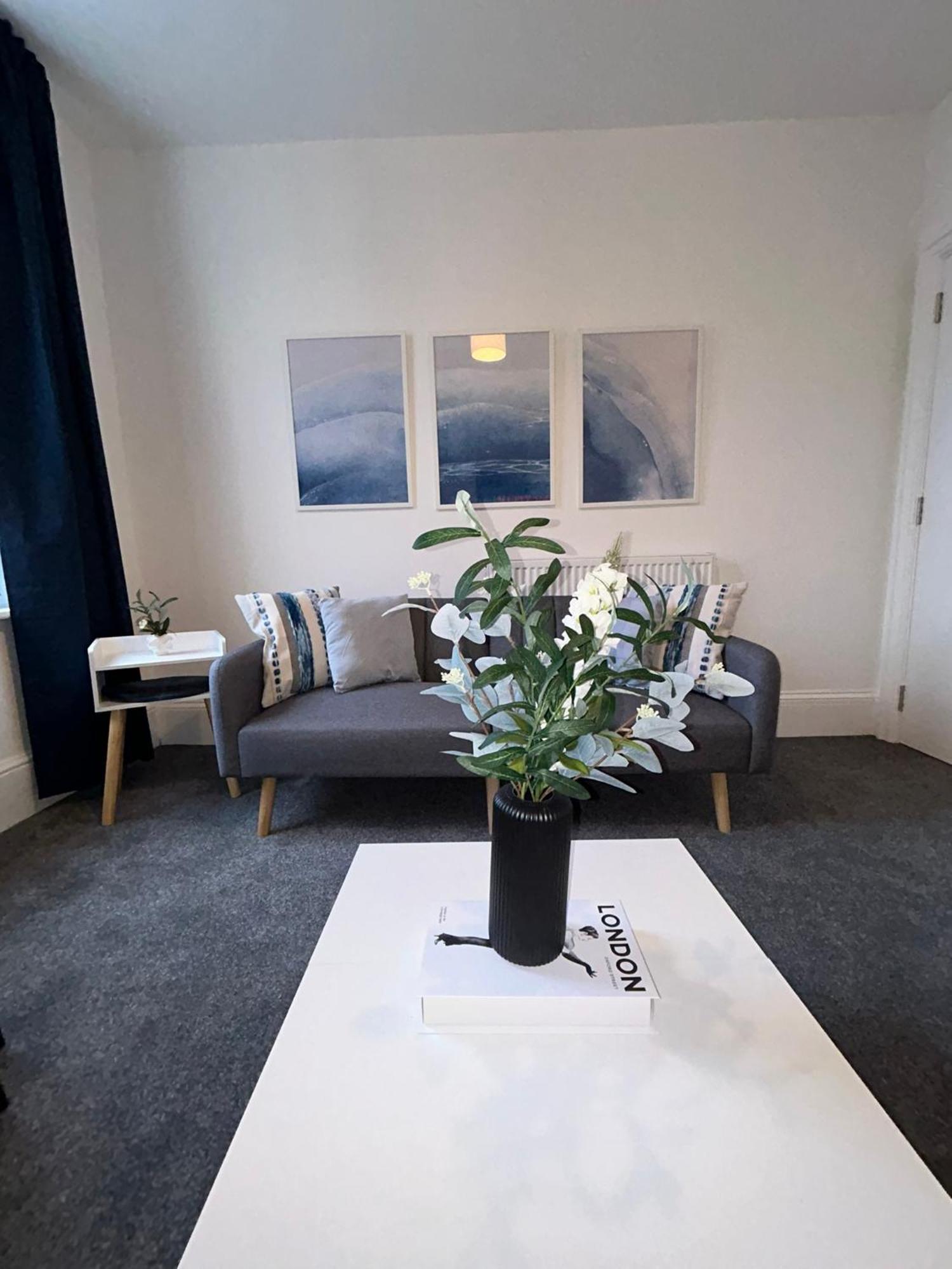 Brand New Modern Apartments Steps From Gloucester Quays Exterior photo