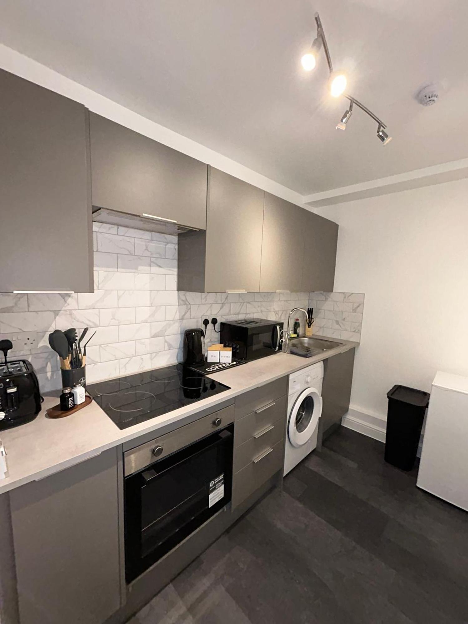 Brand New Modern Apartments Steps From Gloucester Quays Exterior photo