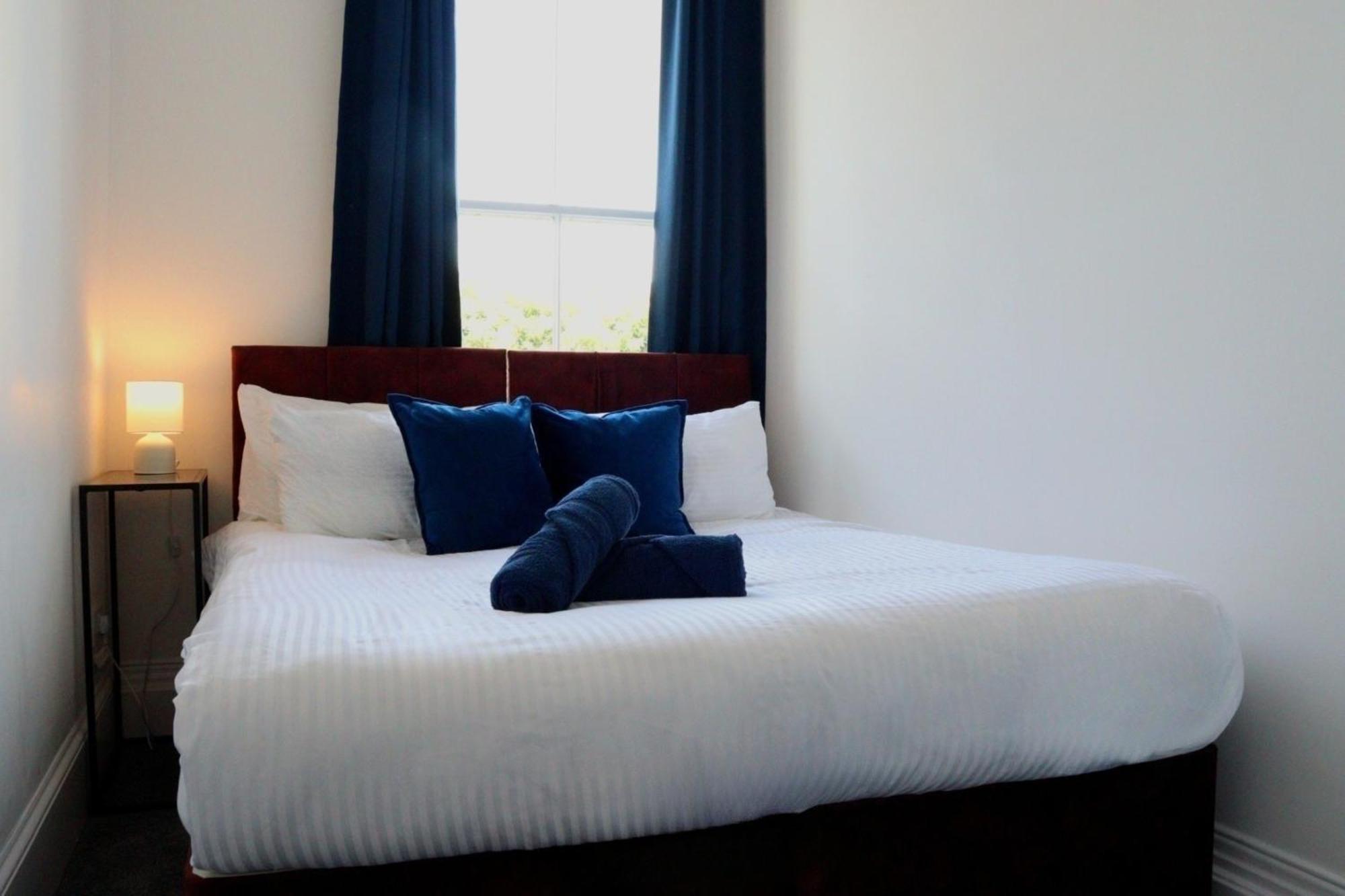 Brand New Modern Apartments Steps From Gloucester Quays Exterior photo