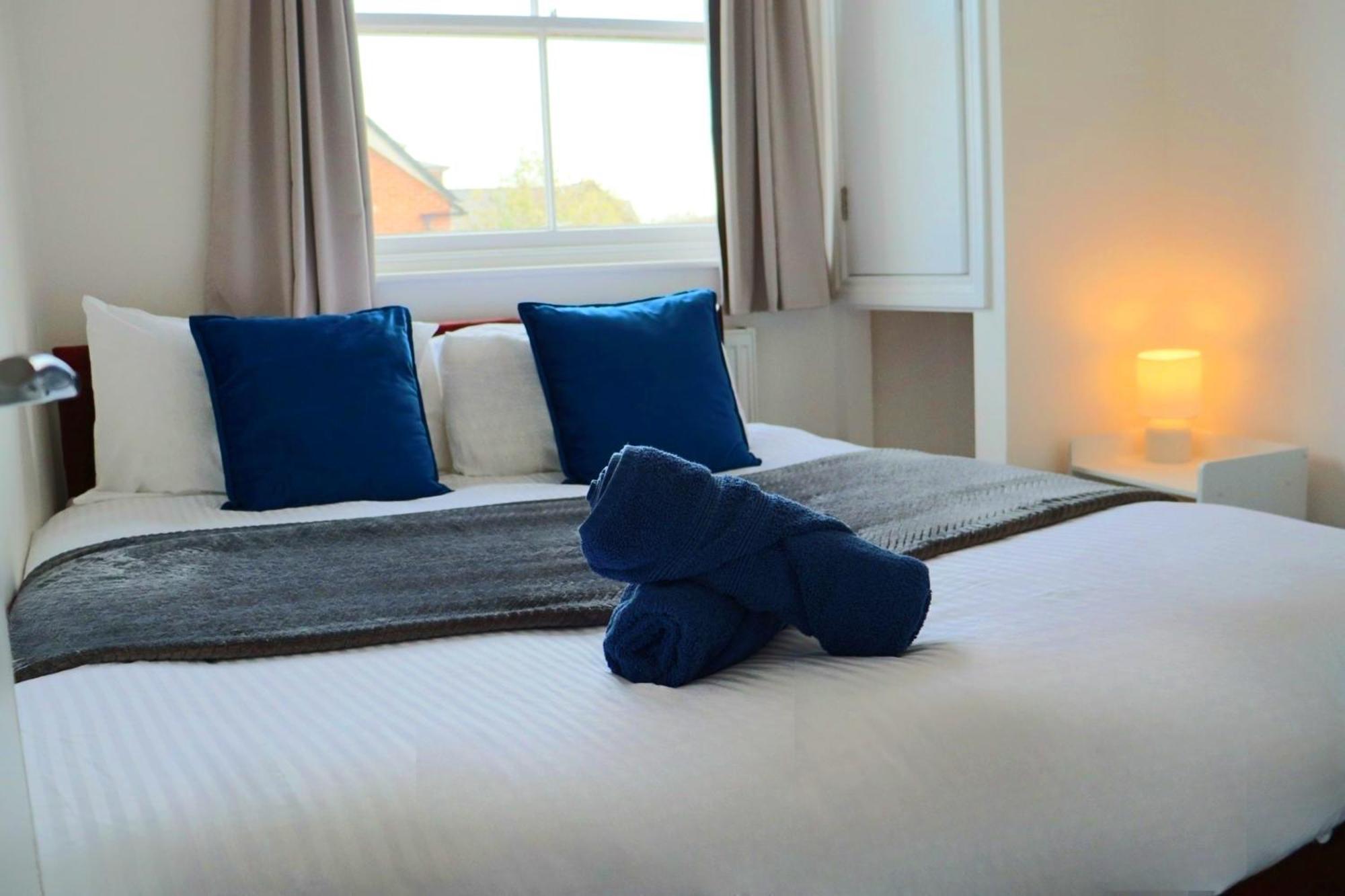 Brand New Modern Apartments Steps From Gloucester Quays Exterior photo