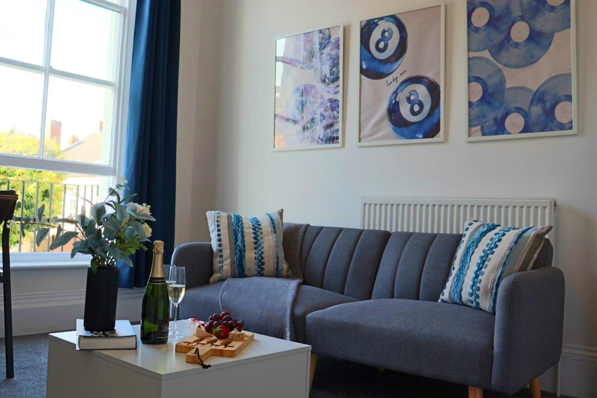 Brand New Modern Apartments Steps From Gloucester Quays Exterior photo